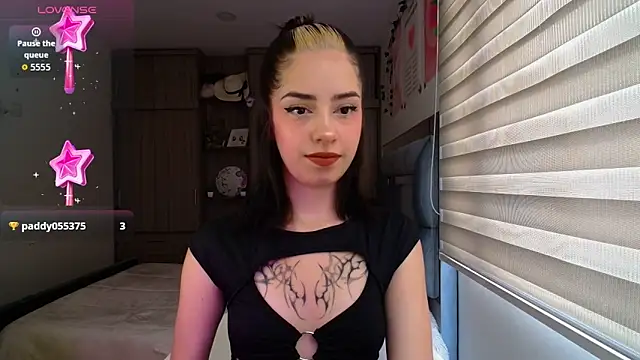 Snapshot of Kittyross chatting on February 5, 3:27 pm Kittyross online show from February 5, 3:27 pm