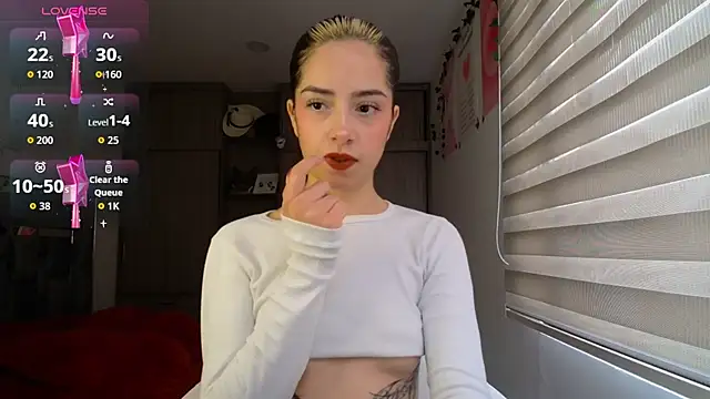 Snapshot of Kittyross chatting on February 17, 4:02 pm Kittyross online show from February 17, 4:02 pm