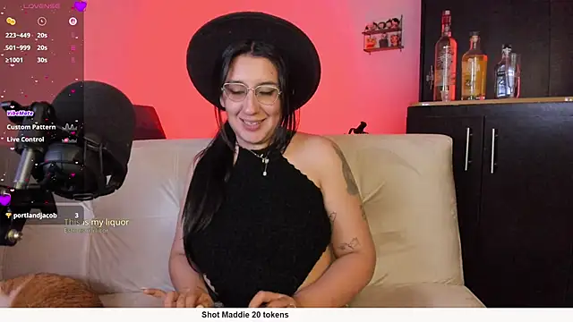 tellmemaddie online show from April 7, 12:55 am