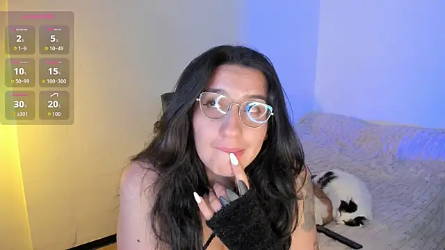 tellmemaddie online show from April 9, 12:10 am