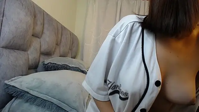 Snapshot of little-bunny- chatting on November 20, 2:34 am little-bunny- online show from November 20, 2:34 am