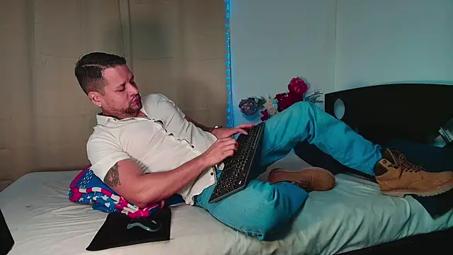 LucasGaeel online show from January 8, 2:14 am