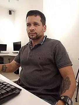 Snapshot of LucasGaeel chatting on July 7, 9:13 am LucasGaeel online show from July 7, 9:13 am