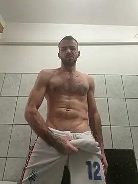 Snapshot of sexyman1936 chatting on February 18, 6:09 am sexyman1936 online show from February 18, 6:09 am