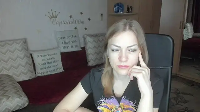 Tiffany Bates online show from November 19, 3:28 am