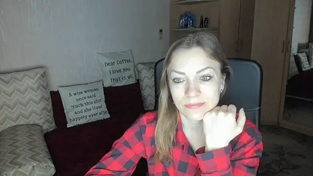 Tiffany Bates online show from January 15, 3:00 am