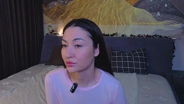 Snapshot of MilaYumi chatting on December 21, 5:58 am MilaYumi online show from December 21, 5:58 am