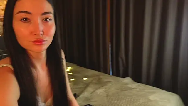 Snapshot of MilaYumi chatting on February 19, 6:42 am MilaYumi online show from February 19, 6:42 am