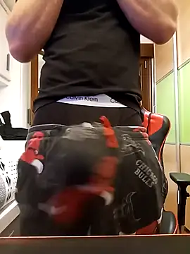 ruiiizz online show from April 24, 6:10 pm