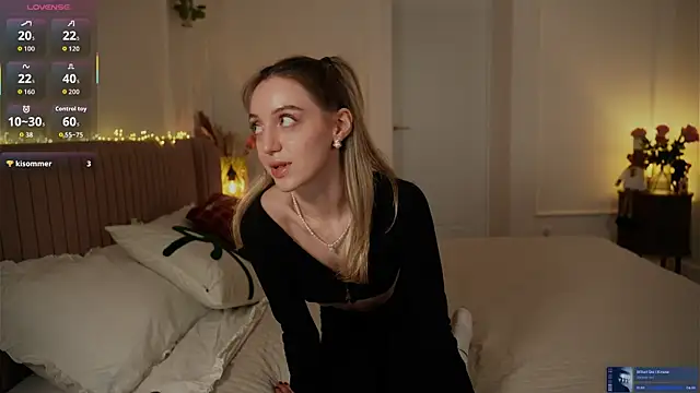 Snapshot of SophieBelll chatting on December 21, 11:50 am SophieBelll online show from December 21, 11:50 am