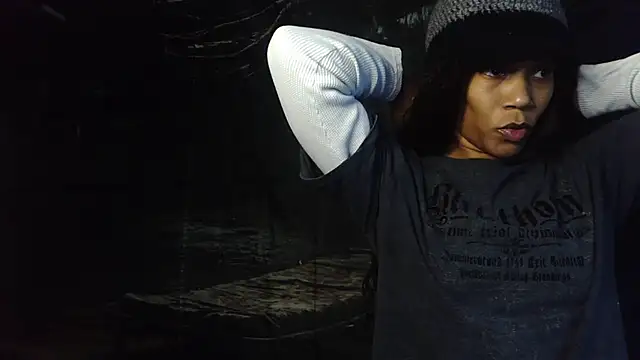 Snapshot of MrsToniTone chatting on October 31, 10:00 pm MrsToniTone online show from October 31, 10:00 pm