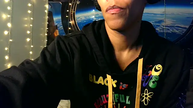 Snapshot of MrsToniTone chatting on December 5, 4:36 pm MrsToniTone online show from December 5, 4:36 pm