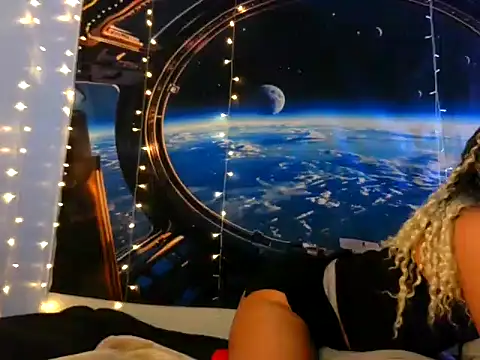 Snapshot of MrsToniTone chatting on December 18, 5:19 pm MrsToniTone online show from December 18, 5:19 pm