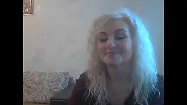 Snapshot of LadySexyBlond chatting on February 6, 5:56 am LadySexyBlond online show from February 6, 5:56 am