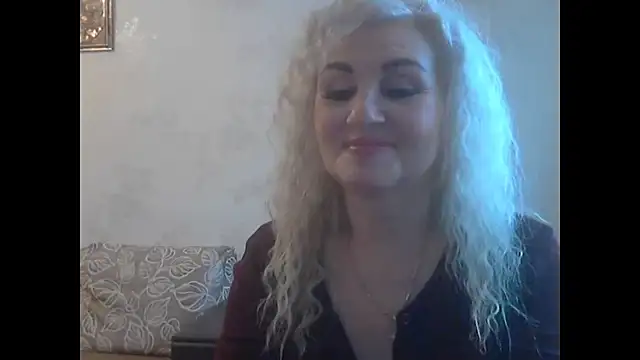 Snapshot of LadySexyBlond chatting on April 3, 4:43 am LadySexyBlond online show from April 3, 4:43 am