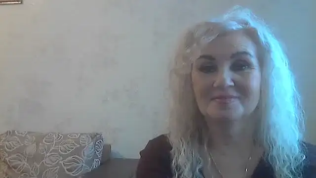 Snapshot of LadySexyBlond chatting on April 17, 1:03 pm LadySexyBlond online show from April 17, 1:03 pm