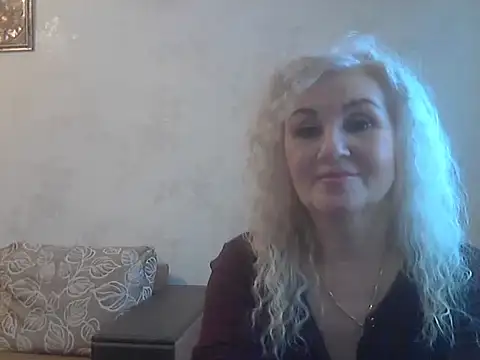 Snapshot of LadySexyBlond chatting on April 23, 1:02 pm LadySexyBlond online show from April 23, 1:02 pm