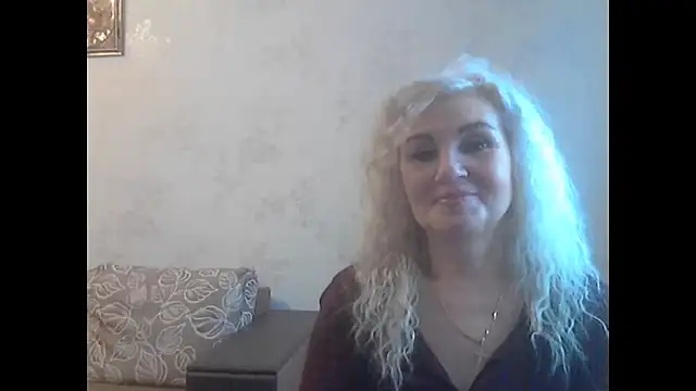 Snapshot of LadySexyBlond chatting on May 18, 3:13 am LadySexyBlond online show from May 18, 3:13 am