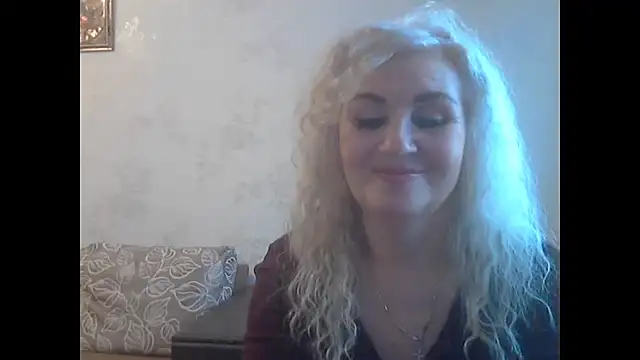 Snapshot of LadySexyBlond chatting on May 28, 12:24 pm LadySexyBlond online show from May 28, 12:24 pm