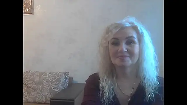 Snapshot of LadySexyBlond chatting on July 14, 4:23 pm LadySexyBlond online show from July 14, 4:23 pm