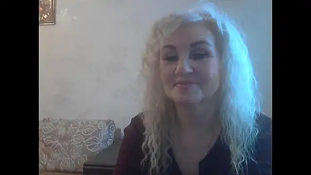 Snapshot of LadySexyBlond chatting on July 31, 10:25 am LadySexyBlond online show from July 31, 10:25 am