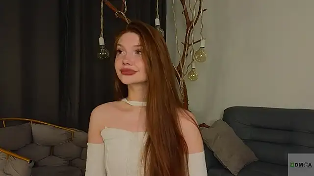 Nicole Broown  online show from May 10, 9:09 pm