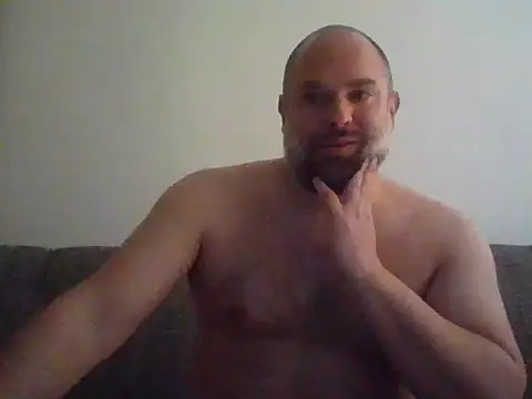 Snapshot of CristalDad chatting on November 11, 11:38 pm CristalDad online show from November 11, 11:38 pm