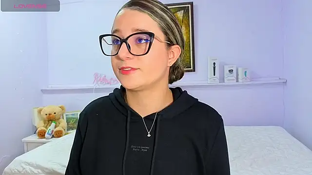 Snapshot of katiaa_lovv chatting on October 6, 12:02 pm katiaa lovv online show from October 6, 12:02 pm