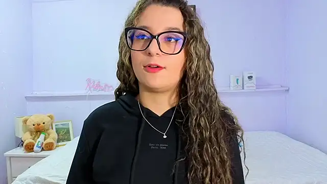 Snapshot of katiaa_lovv chatting on October 8, 11:41 am katiaa lovv online show from October 8, 11:41 am
