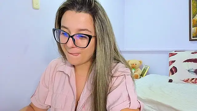 Snapshot of katiaa_lovv chatting on October 11, 11:03 pm katiaa lovv online show from October 11, 11:03 pm