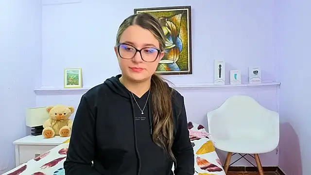 Snapshot of katiaa_lovv chatting on October 17, 11:57 am katiaa lovv online show from October 17, 11:57 am
