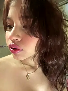 Mia Valmont online show from December 15, 1:37 pm