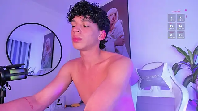 Snapshot of lion_stone chatting on December 20, 4:30 am lion stone online show from December 20, 4:30 am