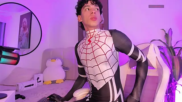 Snapshot of lion_stone chatting on December 20, 11:01 pm lion stone online show from December 20, 11:01 pm