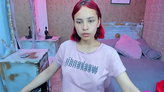 Snapshot of Megane_whitte chatting on November 6, 7:48 pm Megane whitte online show from November 6, 7:48 pm