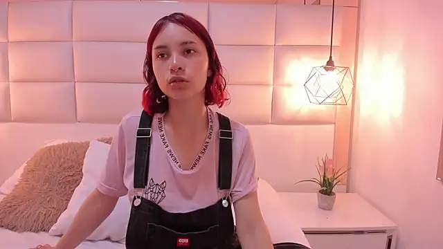 Snapshot of Megane_whitte chatting on November 16, 8:47 pm Megane whitte online show from November 16, 8:47 pm