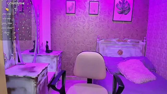 Snapshot of Megane_whitte chatting on November 27, 7:27 pm Megane whitte online show from November 27, 7:27 pm