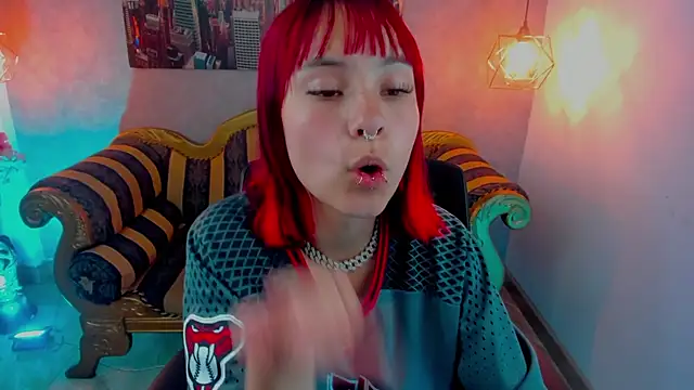 Snapshot of Megane_whitte chatting on December 18, 3:01 am Megane whitte online show from December 18, 3:01 am