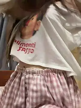 Snapshot of Quynhbabysexy chatting on July 19, 6:17 am Quynhbabysexy online show from July 19, 6:17 am