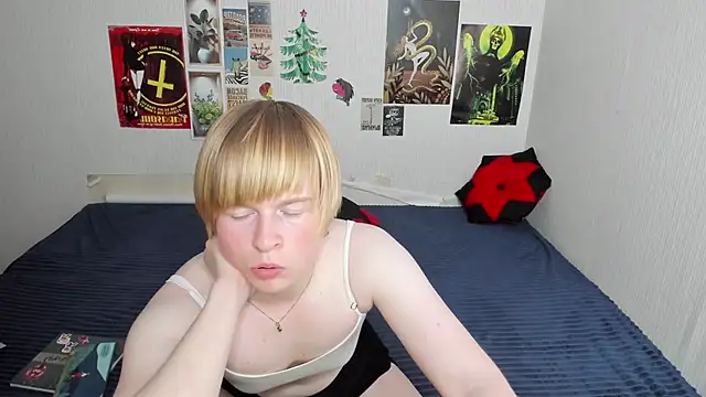 Snapshot of Cattie_w_ chatting on June 3, 1:19 am Cattie w online show from June 3, 1:19 am