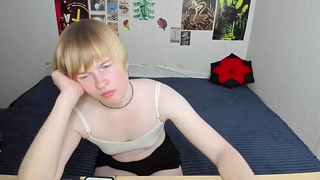 Snapshot of Cattie_w_ chatting on June 9, 1:17 am Cattie w online show from June 9, 1:17 am