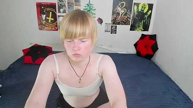 Snapshot of Cattie_w_ chatting on June 16, 1:19 am Cattie w online show from June 16, 1:19 am