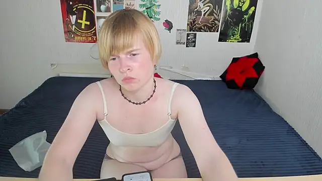 Snapshot of Cattie_w_ chatting on June 17, 1:19 am Cattie w online show from June 17, 1:19 am
