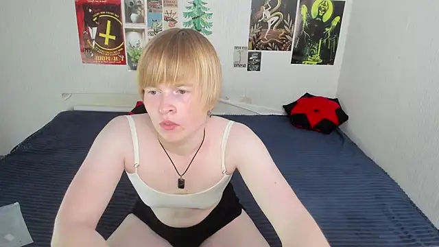 Snapshot of Cattie_w_ chatting on June 19, 1:10 am Cattie w online show from June 19, 1:10 am