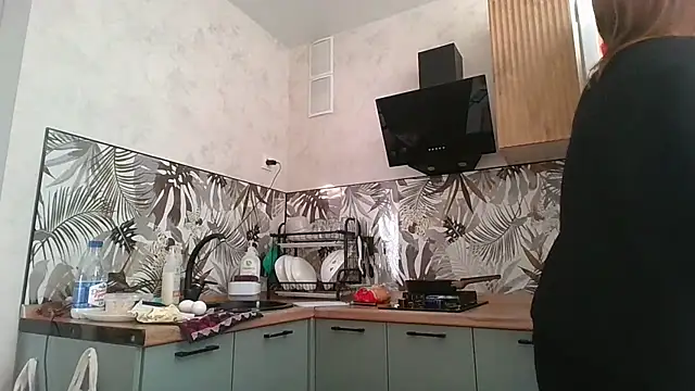 Snapshot of Thavione chatting on February 2, 7:51 am Thavione online show from February 2, 7:51 am