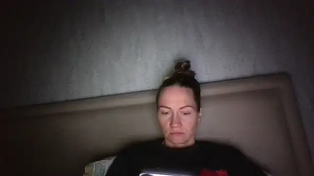 Snapshot of Thavione chatting on February 27, 9:04 pm Thavione online show from February 27, 9:04 pm