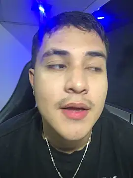 Snapshot of loki32men chatting on October 10, 3:38 am loki32men online show from October 10, 3:38 am