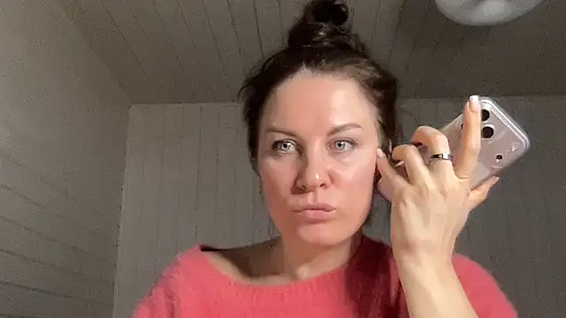 Snapshot of Tarivona chatting on February 2, 10:36 am Tarivona online show from February 2, 10:36 am