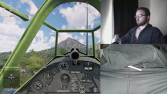 Snapshot of bear8t chatting on October 18, 4:19 pm bear8t online show from October 18, 4:19 pm