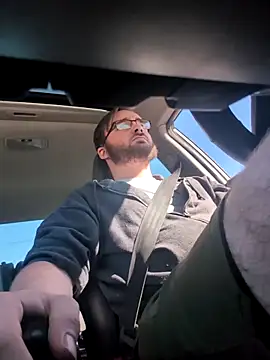 Snapshot of bear8t chatting on October 29, 9:16 pm bear8t online show from October 29, 9:16 pm